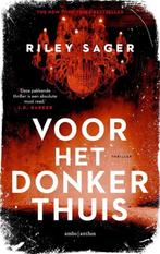 Te Koop Boek VOOR HET DONKER THUIS Riley Sager, Boeken, Gelezen, Riley Sager, Ophalen of Verzenden, Amerika