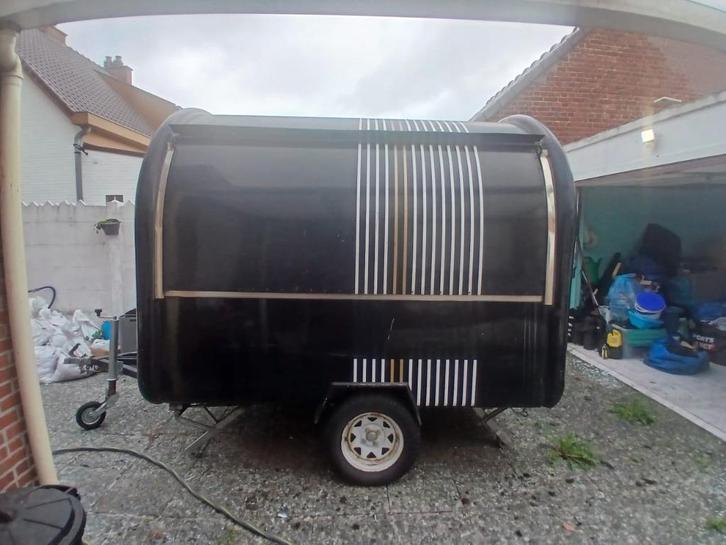 Foodtruck om te renoveren - Nieuw chassis en wielen, Zakelijke goederen, Stock en Retail | Verkoopwagens, Ophalen