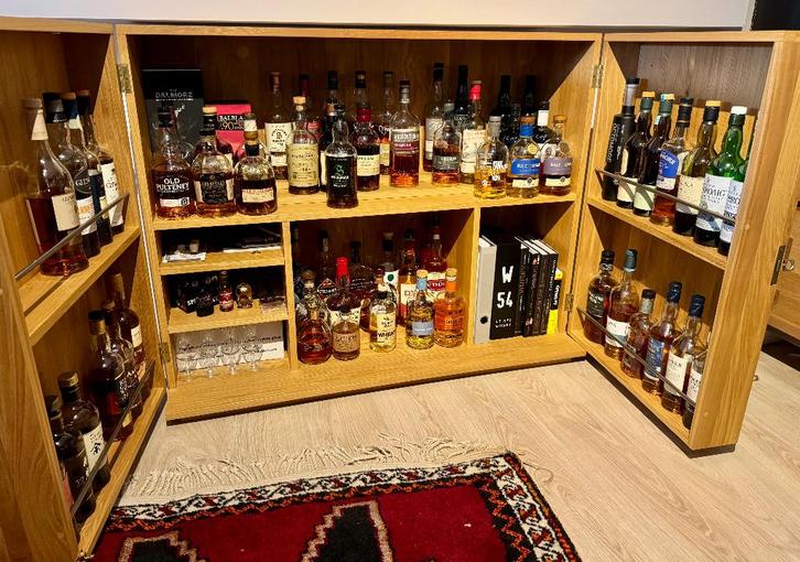 Meuble bar à alcools en chêne massif – pièce unique, Antiquités & Art, Antiquités | Meubles | Armoires, Enlèvement