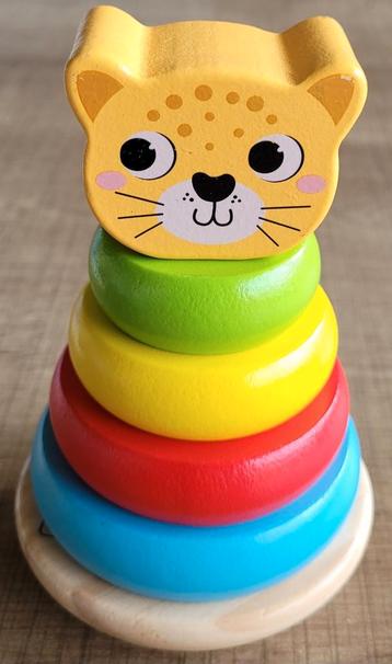 Houten stapeltoren beschikbaar voor biedingen