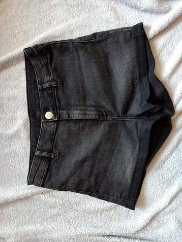 Jeans short H&M (38) beschikbaar voor biedingen