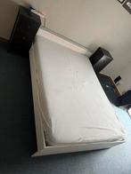 Bed 1m40 met nachtkastjes en lattenbodem, Ophalen