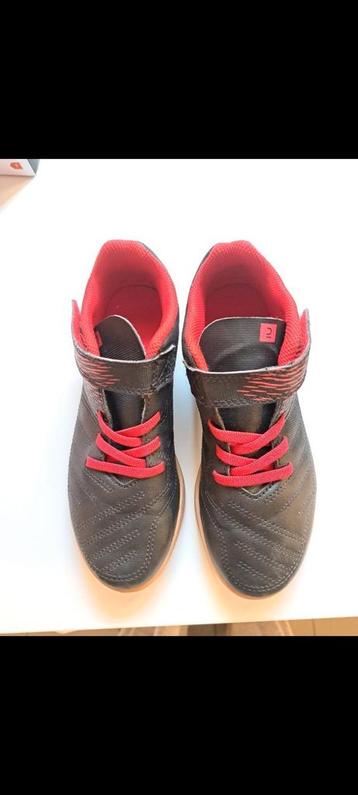 Zaalvoetbalschoenen, maat 33, 2x gedragen, 8€ (Np 15€) beschikbaar voor biedingen