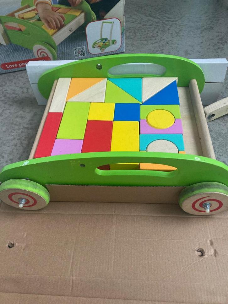 Hape Blok & Roll Houten Blokkenwagen, Kinderen en Baby's, Speelgoed | Houten speelgoed, Gebruikt, Duw- of Trekspeelgoed, Ophalen of Verzenden