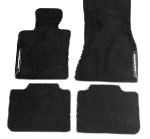 M Performance automatten set 4-delig BMW  X1 / X2 serie F48, Autos : Pièces & Accessoires, Habitacle & Garnissage, BMW, Neuf, Enlèvement ou Envoi