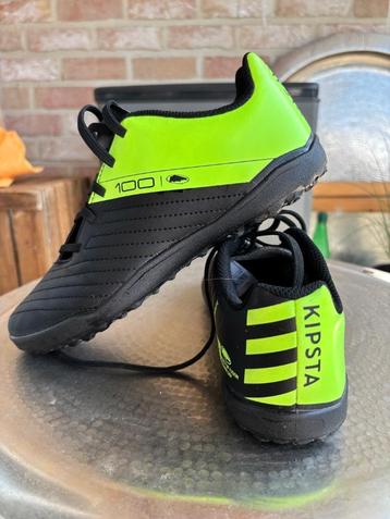 Chaussures foot terrain artificiel  beschikbaar voor biedingen