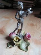 Mooi antiek beeldje met in tin en sokkel in biscuit., Ophalen of Verzenden
