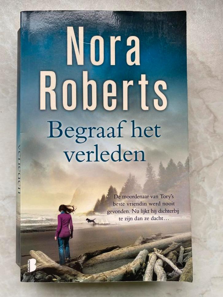 Nora Roberts - Begraaf het verleden, Boeken, Thrillers, Zo goed als nieuw, Ophalen