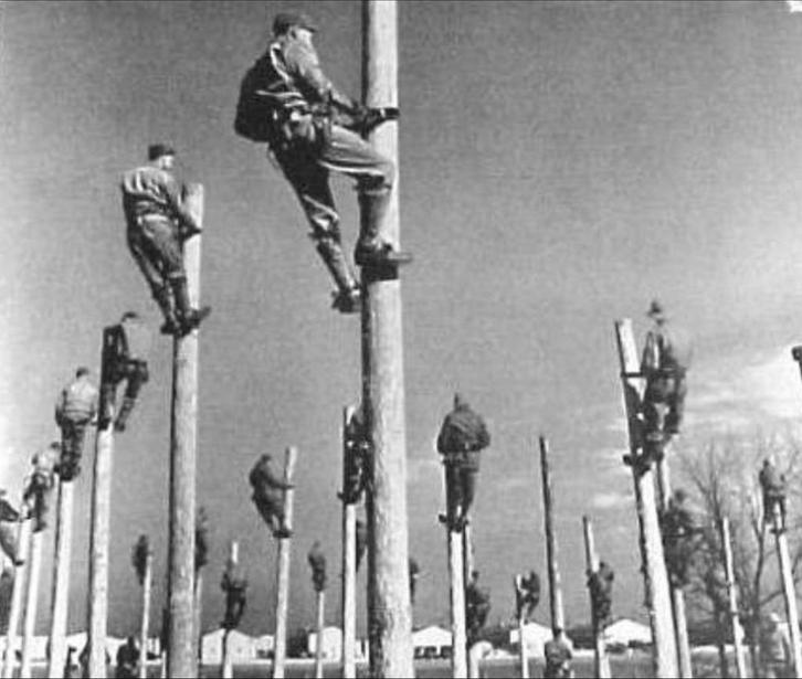 U.S. WO2 of Postwar
Army Signal Corps climbing belt, Verzamelen, Militaria | Tweede Wereldoorlog, Ophalen of Verzenden