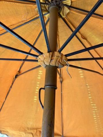 TRÈS VIEUX PARASOL DE CAFÉ EN BÂCHE DES ANNÉES 40 - 50