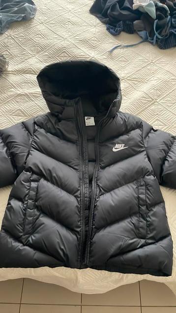 Nike jas maat 128-137 beschikbaar voor biedingen