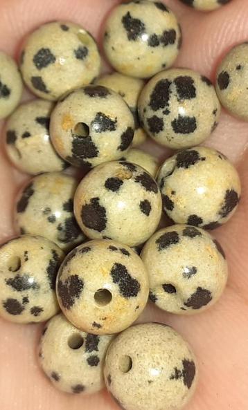 lot kralen dalmatiër jaspis 6mm +- 55 disponible aux enchères