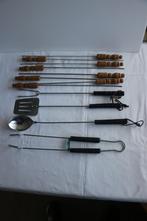 Barbecue bestek 8 Spiesen met houten handvat Lengte spies 33, Ophalen of Verzenden, Zo goed als nieuw