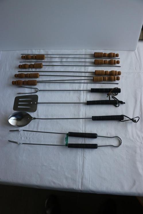 Barbecue bestek 8 Spiesen met houten handvat Lengte spies 33, Tuin en Terras, Barbecue-accessoires, Zo goed als nieuw, Ophalen of Verzenden