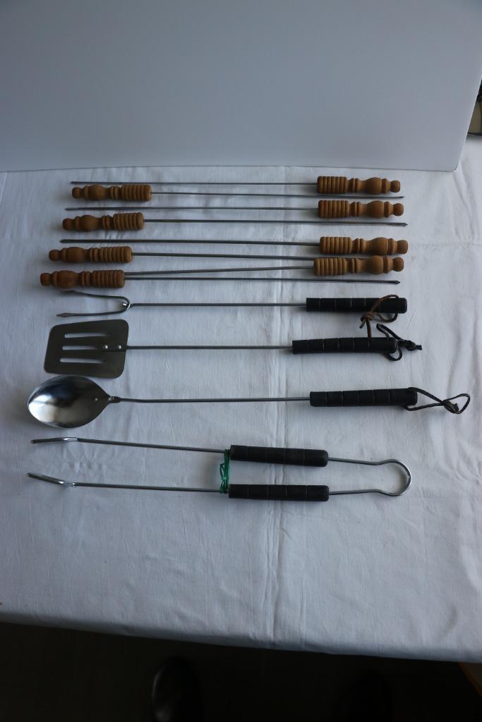Barbecue bestek 8 Spiesen met houten handvat Lengte spies 33, Tuin en Terras, Barbecue-accessoires, Zo goed als nieuw, Ophalen of Verzenden