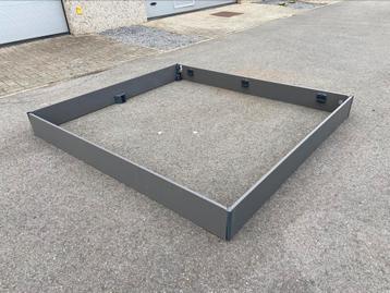Bed 180x200 donkergrijs. Model om op de grond te plaatsen. beschikbaar voor biedingen