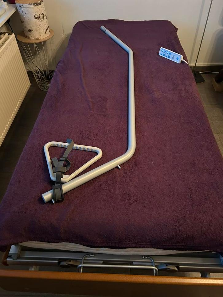 Hoog - laag zorgbed, Diversen, Verpleegmiddelen, Zo goed als nieuw, Ophalen