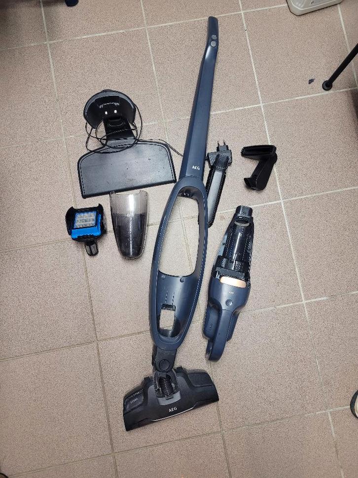 AEG draadloze steelstofzuiger in zeer goede staat, Elektronische apparatuur, Stofzuigers, Zo goed als nieuw, Stofzuiger, Minder dan 1200 watt