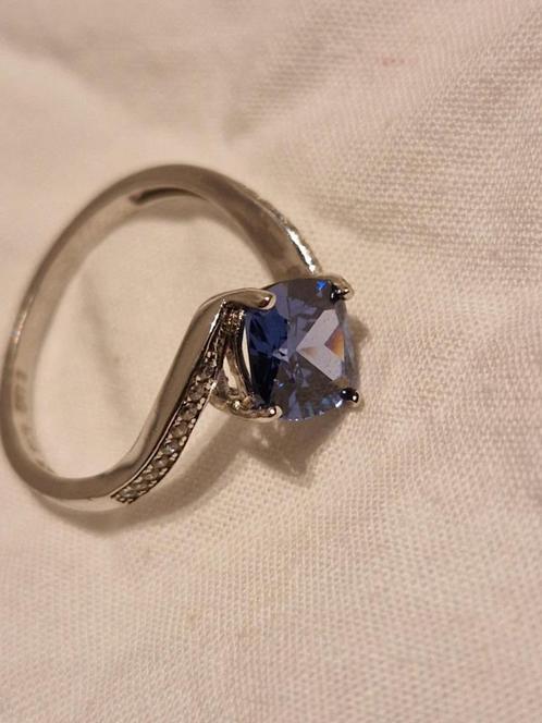 ring zilveren 925 met blauwe saffier en witte stenen, Handtassen en Accessoires, Ringen, Zo goed als nieuw, Dame, 20 of groter