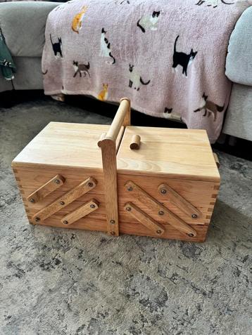 Naaikoffer cozy & trendy beschikbaar voor biedingen