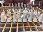 Unieke set schaakstukken in steen., Hobby en Vrije tijd, Ophalen