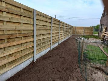  Hekwerk van hout en beton beschikbaar voor biedingen