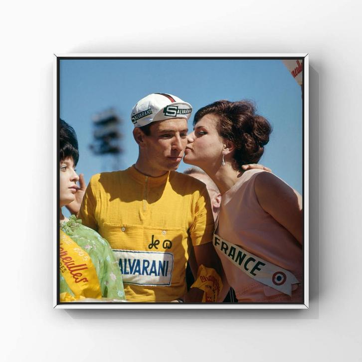 Felice Gimondi – De Kus van de Gele Trui (1965) de koers, Verzamelen, Posters, Zo goed als nieuw, Ophalen of Verzenden