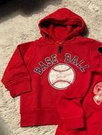 Pull rouge à capuche en taille 92 ou 2 ans, Garçon, Enlèvement ou Envoi, Comme neuf, Pull ou Veste