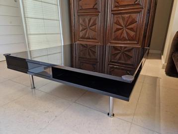 Salontafel beschikbaar voor biedingen