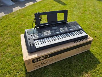 Yamaha PSR-SX600 digital keyboard beschikbaar voor biedingen