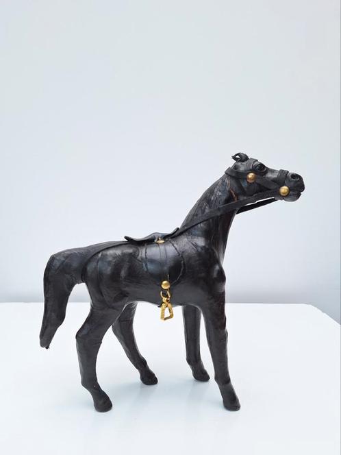 Mooi paard uit hout en leder in Libertystijl, Antiek en Kunst, Kunst | Beelden en Houtsnijwerken, Ophalen of Verzenden
