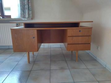 bureau beschikbaar voor biedingen