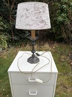 Antieke staande lampje, Enlèvement, Utilisé