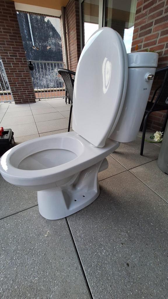 V&B Saval 2.0 Duoblok Toilet - Compleet en Nette Staat, Doe-het-zelf en Bouw, Sanitair, Zo goed als nieuw, Toilet, Chroom, Ophalen
