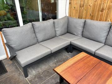Prachtige Lounge te koop beschikbaar voor biedingen