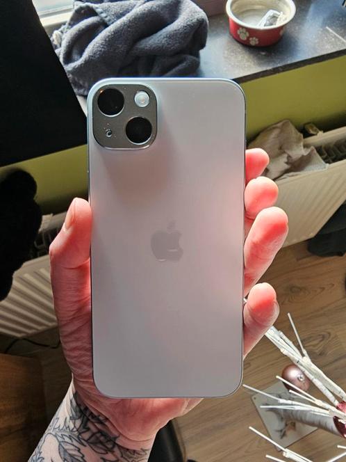 Iphone 15 plus, z.g.a.n. 2 hoesjes en originele apple lader, Télécoms, Téléphonie mobile | Apple iPhone, Comme neuf, iPhone 15