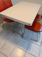 Vintage tafel met 4 stoelen., Huis en Inrichting, Ophalen, Zo goed als nieuw