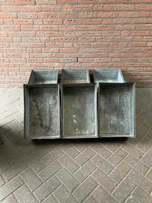 Oude zinken philps bakken ,nu aanbieding 10 voor 100 euro, Doe-het-zelf en Bouw, Kratten en Dozen, Gebruikt, Ophalen