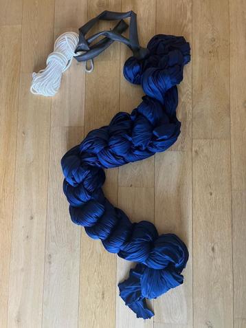 Aerial silk beschikbaar voor biedingen
