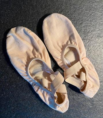 Balletschoenen SoDanca maat 7 UK beschikbaar voor biedingen