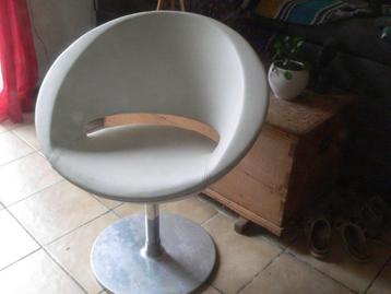 ancien fauteuil desing suedois beschikbaar voor biedingen