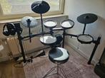 Roland TD-07 V-Drums + Base kick + Drumkruk & Hoofdtelefoon, Muziek en Instrumenten, Drumstellen en Slagwerk, Ophalen, Zo goed als nieuw