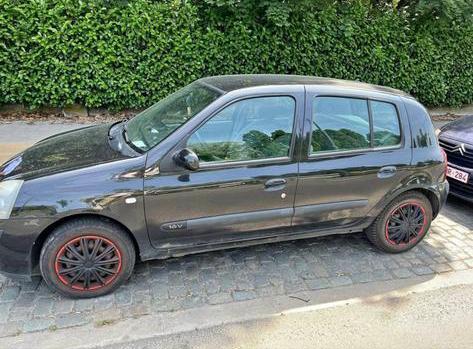 Te koop: Renault Clio 2 (2005), Auto's, Renault, Particulier, Clio, Benzine, Handgeschakeld, Zwart, Beige, Ophalen