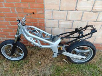 Rollend Chassis Suzuki SV650. Incl papieren beschikbaar voor biedingen