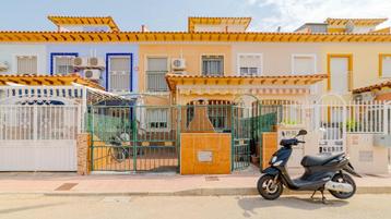 TOPINVESTERING IN TORREVIEJA! Huis met drie slaapkamers beschikbaar voor biedingen
