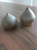 2 kleine ambachtelijke vaasjes in aardewerk, gemerkt, Antiek en Kunst, Ophalen of Verzenden