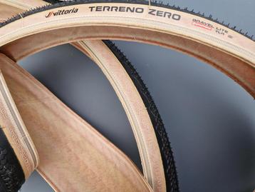 2 nieuwe gravelbanden Vittoria te koop beschikbaar voor biedingen