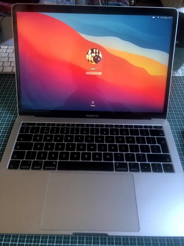 Macbook Pro 2017, Computers en Software, Apple Macbooks, Gebruikt, MacBook, 13 inch, 2 tot 3 Ghz, Onbekend, 8 GB, Qwerty, Ophalen