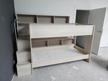 Proper stapelbed  beschikbaar voor biedingen