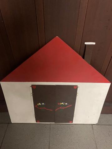 Huisje zelfgemaakt voor in de kleuterklas beschikbaar voor biedingen